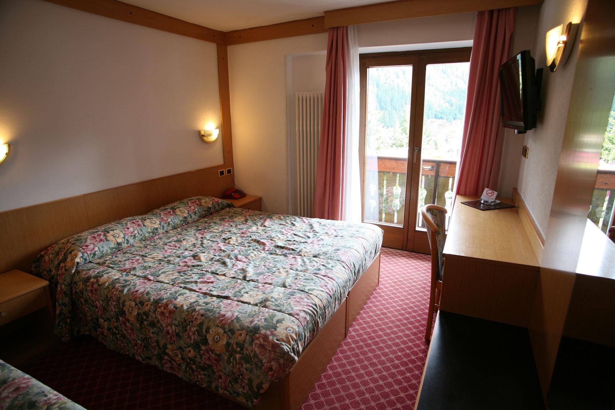 Alpen Hotel Vidi Madonna di Campiglio Exterior photo