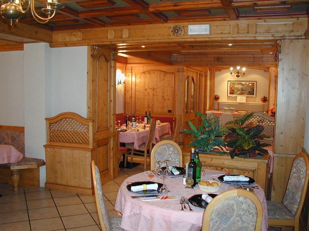 Alpen Hotel Vidi Madonna di Campiglio Exterior photo